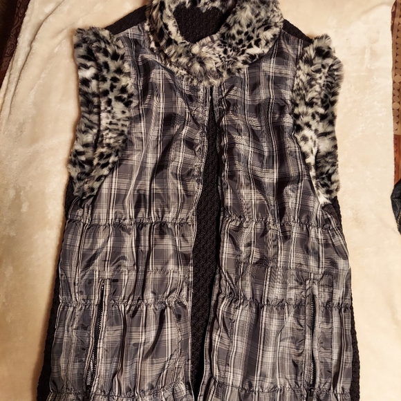 Reversible vest - Picture 2 of 3